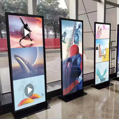 Tótems digitales verticales en un lobby