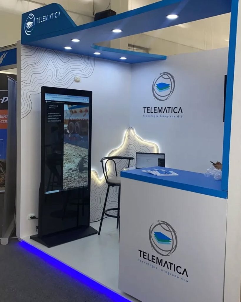Tótem interactivo en el stand de Telemática